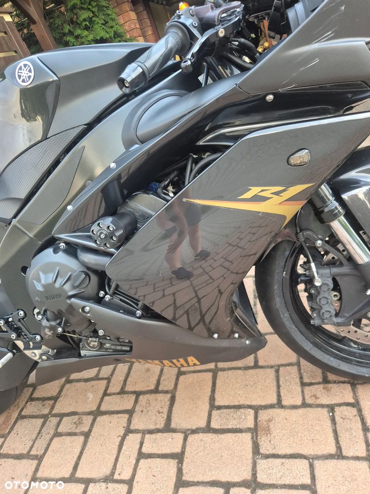 Yamaha R1 - 7
