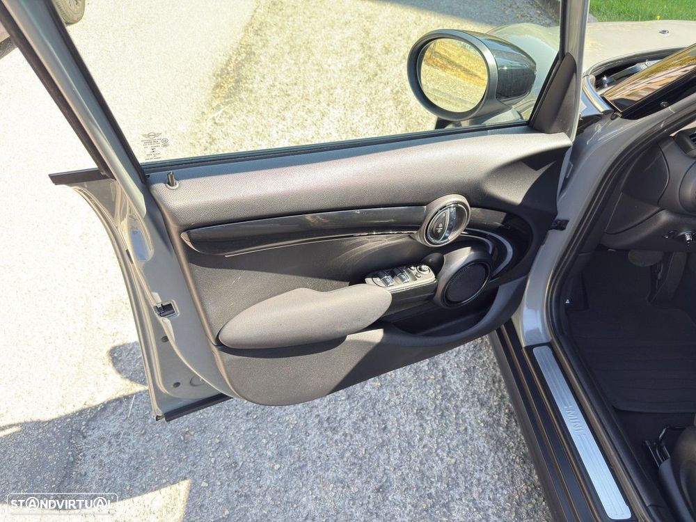 MINI 5 Portas Cooper Premium Essential Auto - 9