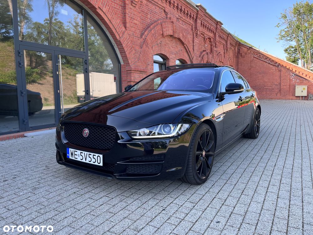 Jaguar XE 25t Prestige - 2