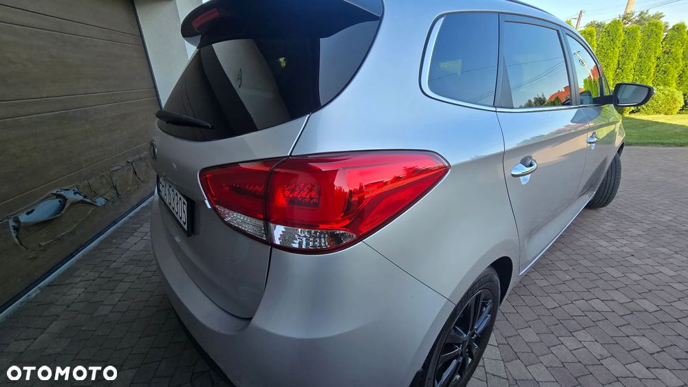Kia Carens - 16