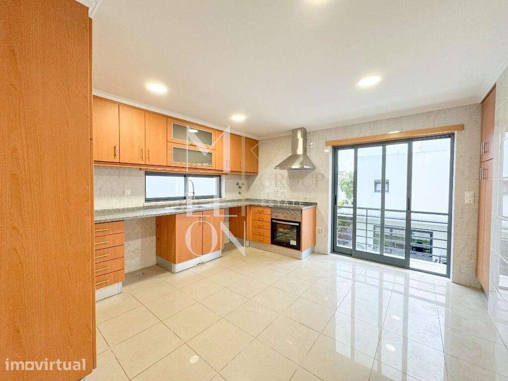 MORADIA T5 RENOVADA | GARAGEM 100 m2 | PRONTA A HABITAR – FEIJÓ - Grande imagem: 3/60