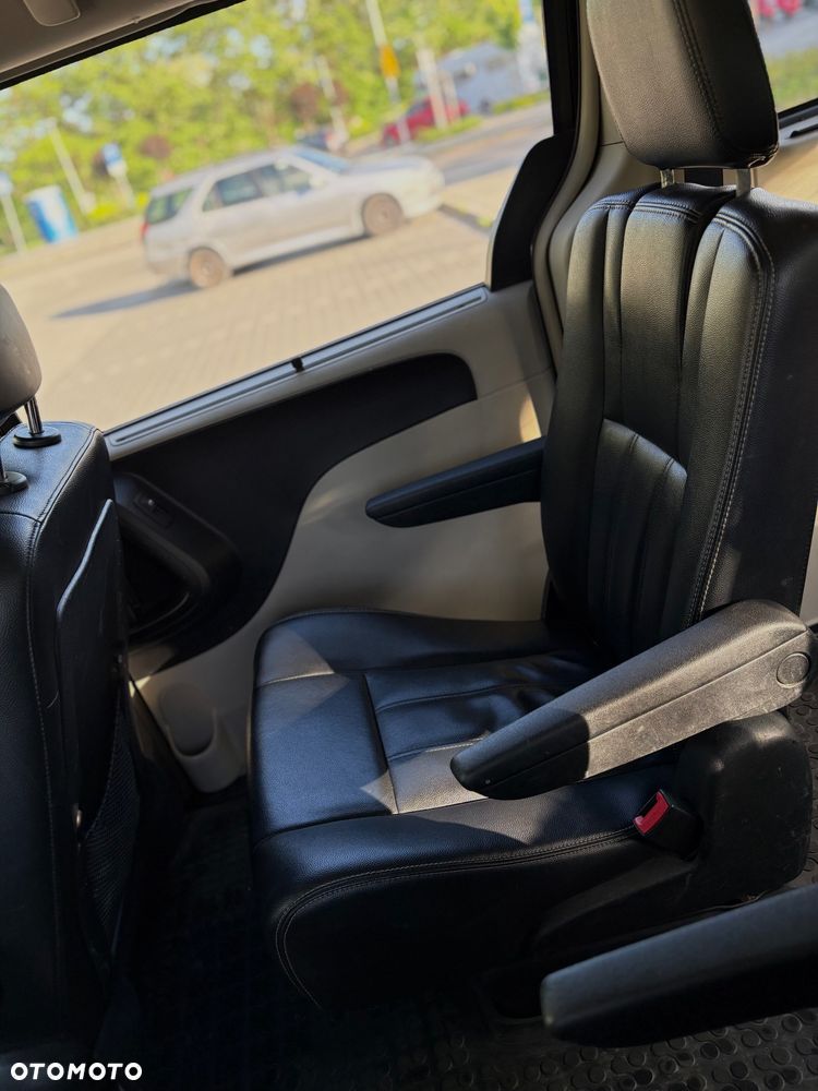 Chrysler Town & Country - 20