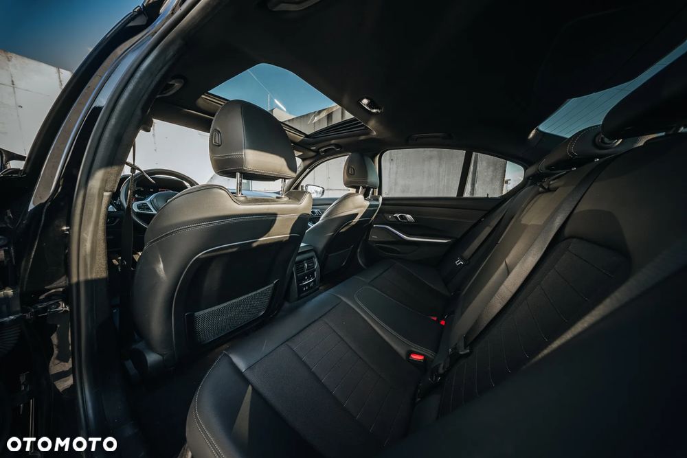BMW Seria 3 320d Sport Line Shadow - 16