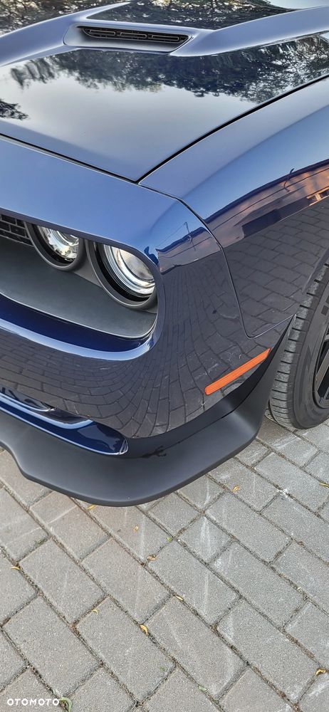 Dodge Challenger - 12