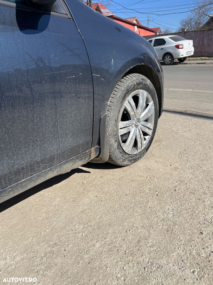 Volkswagen Golf 1.6 TDI DPF Comfortline - 12