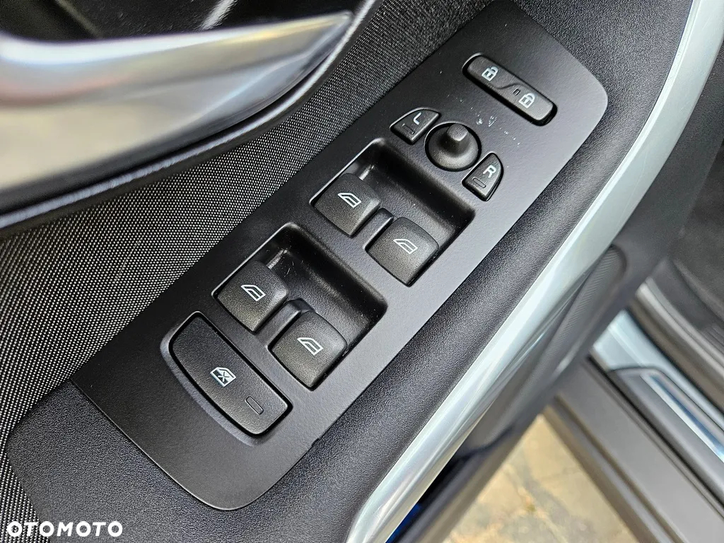 Volvo V40 Cross Country - 32