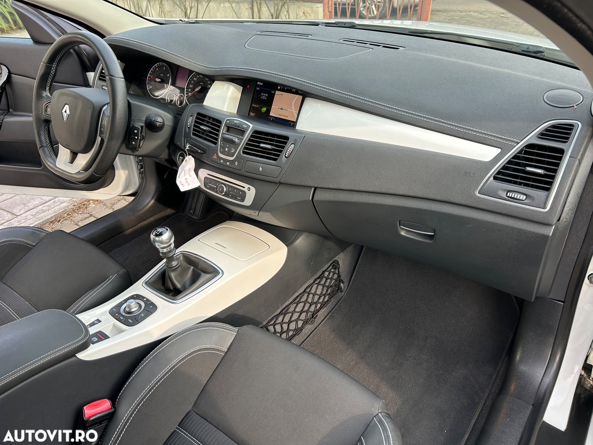 Renault Laguna Coupe dCi 175 FAP - 23