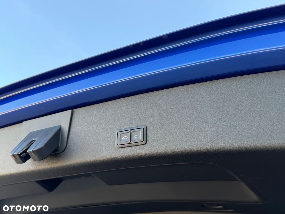 Audi Q8 Sportback e-tron - 8