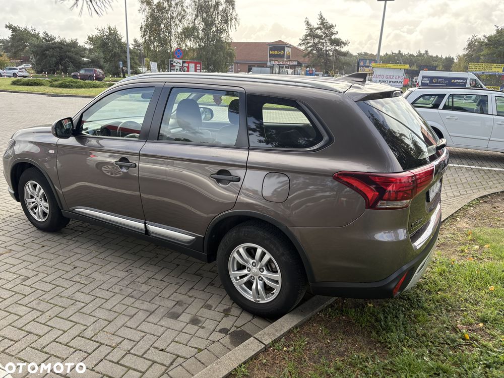 Mitsubishi Outlander 2.0 Invite + 2WD - 14