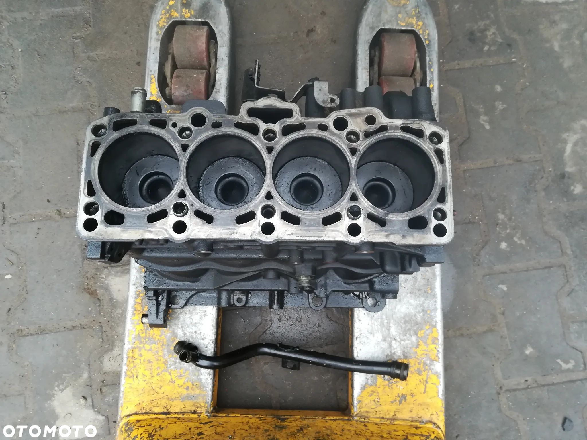 BLOK SILNIKA AUDI A4, A6 2.0TDI 16V, RURKA WODY 03G121065R - 1