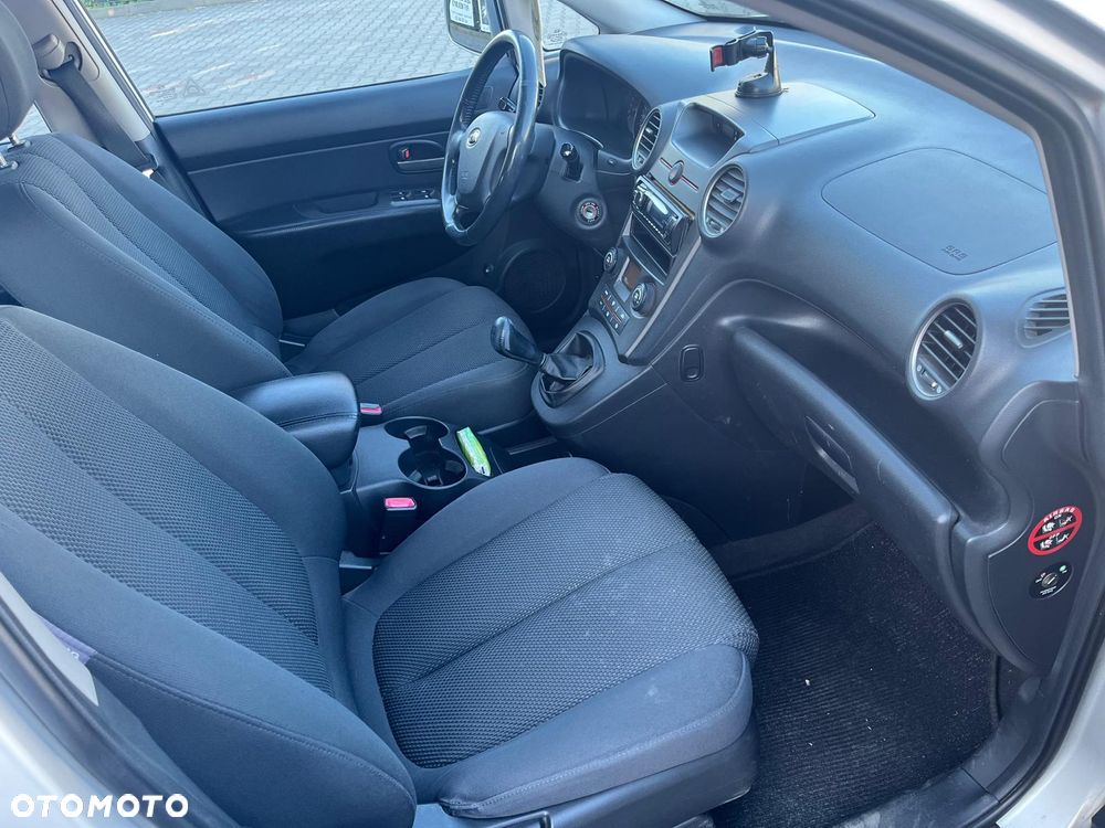 Kia Carens 2.0 EX - 12
