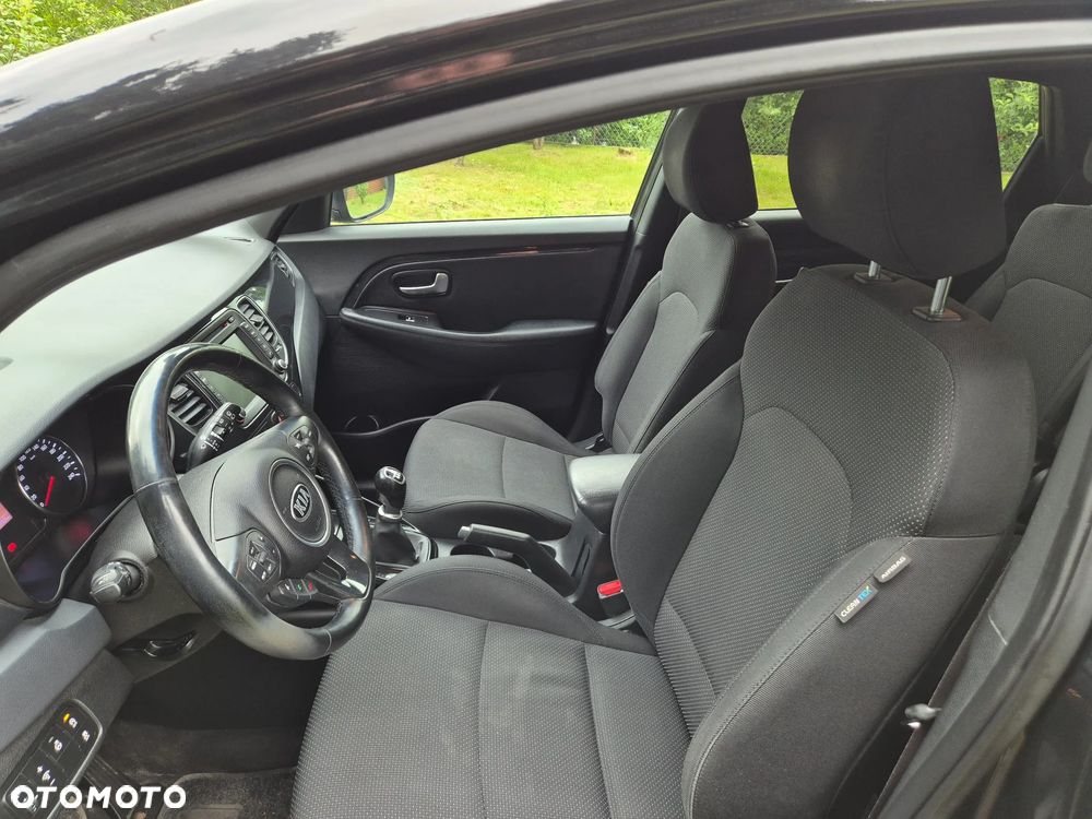 Kia Carens - 11