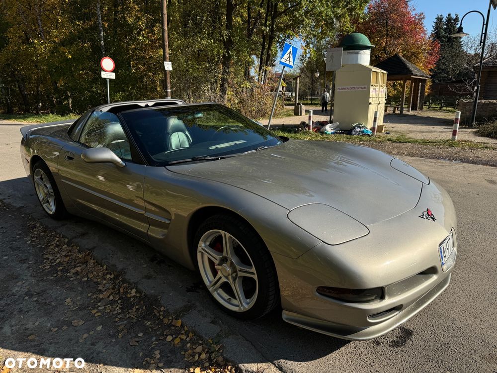 Chevrolet Corvette - 22