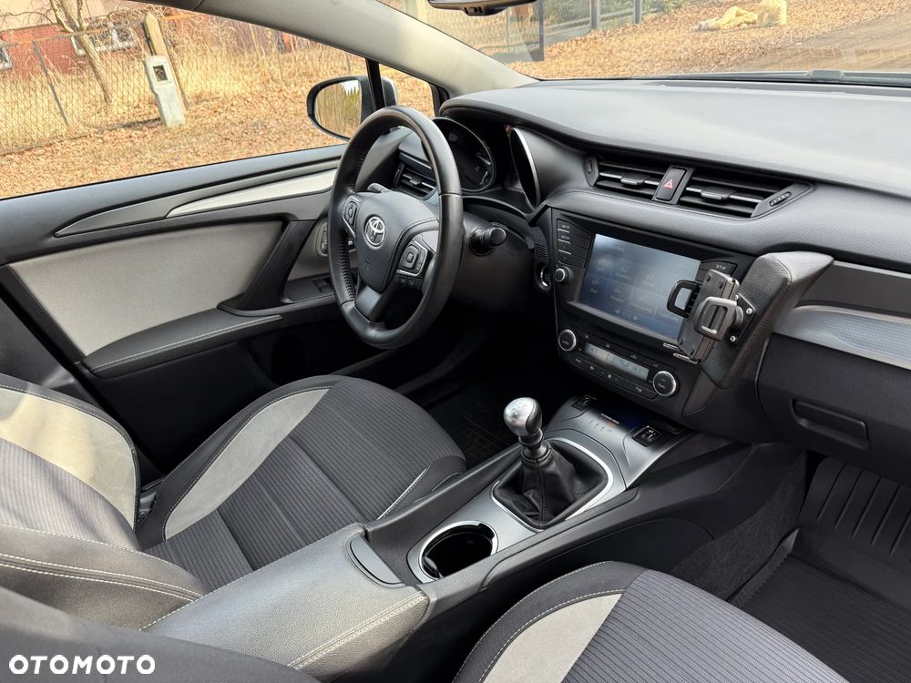 Toyota Avensis - 28
