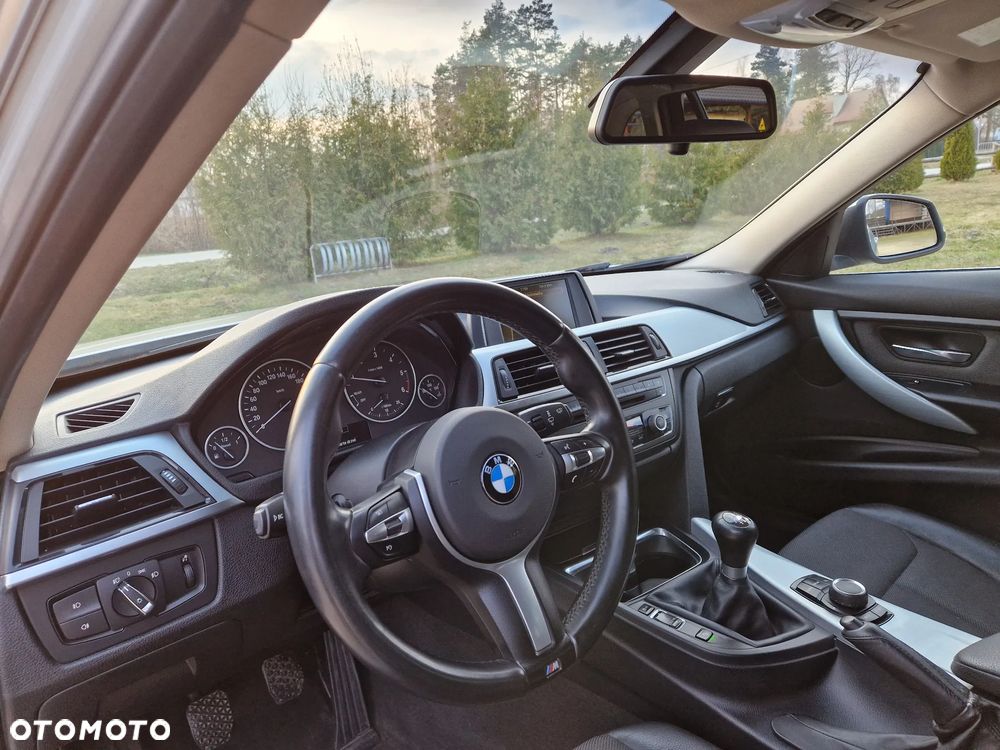 BMW Seria 3 320d xDrive - 14