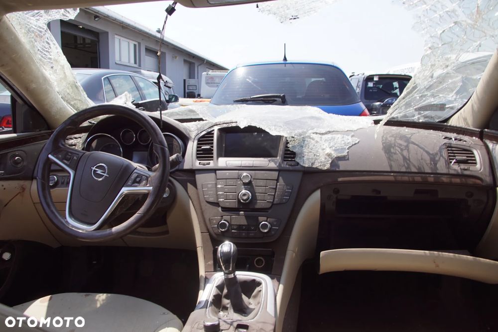 Auto na części - Opel Insignia A 2.0 CDTI 160 KM A20DTH F40 Z168 2011R Silnik Skrzynia Drzwi Błotnik Zderzak Klapa Lampa Lusterko Klamka Szyba Deska Kokpit Sterownik Moduł Czujnik Licznik Wyświetlacz Panel Kierownica - 16
