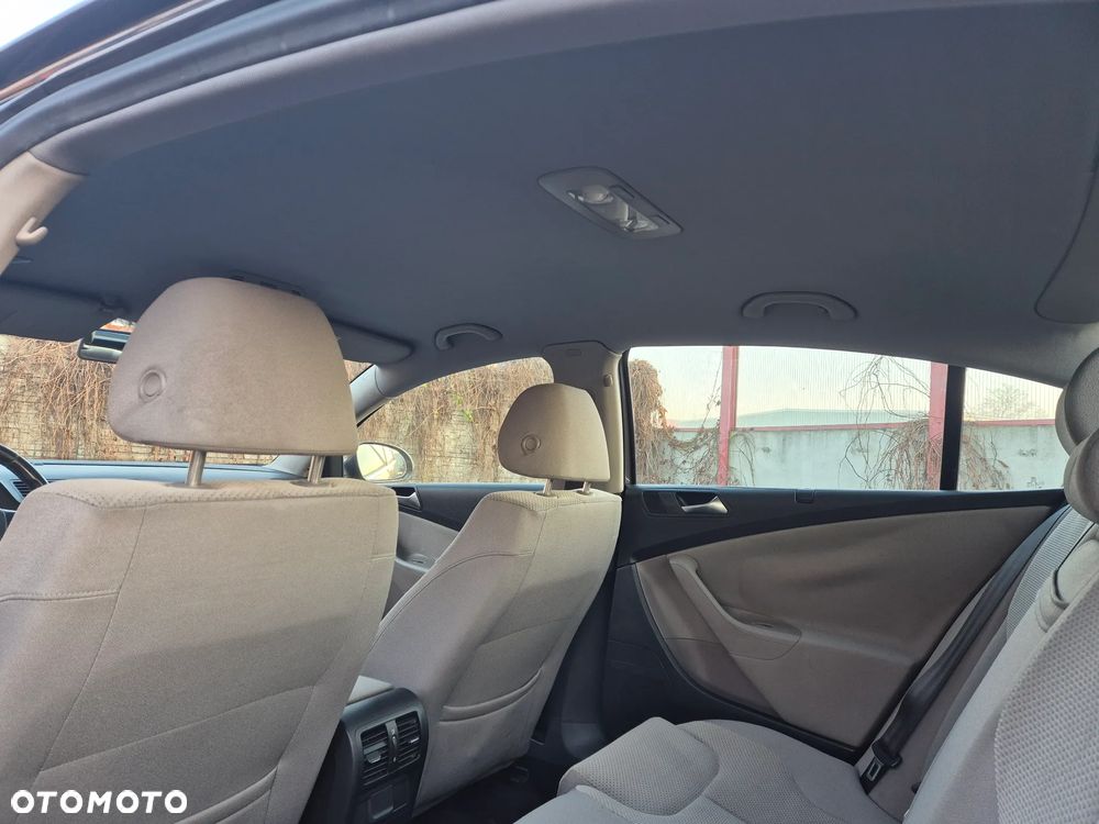 Volkswagen Passat 2.0 TDI DPF Highline - 11