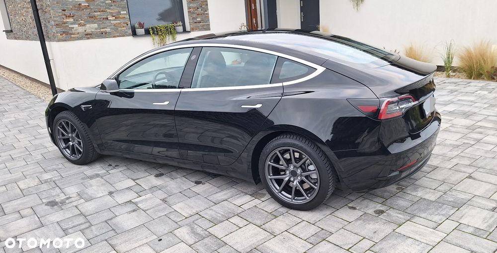Tesla Model 3 Standard Range Plus - 24