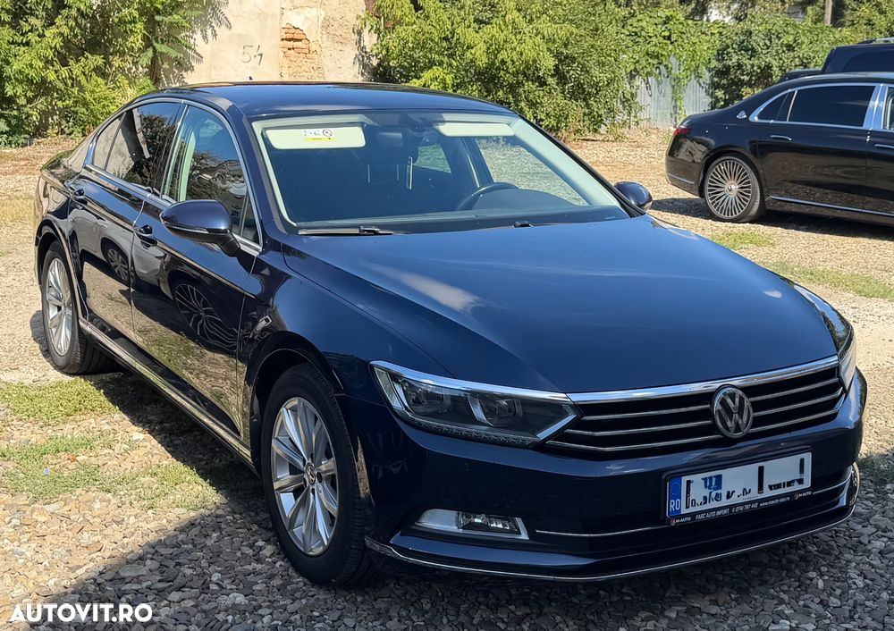 Volkswagen Passat - 1