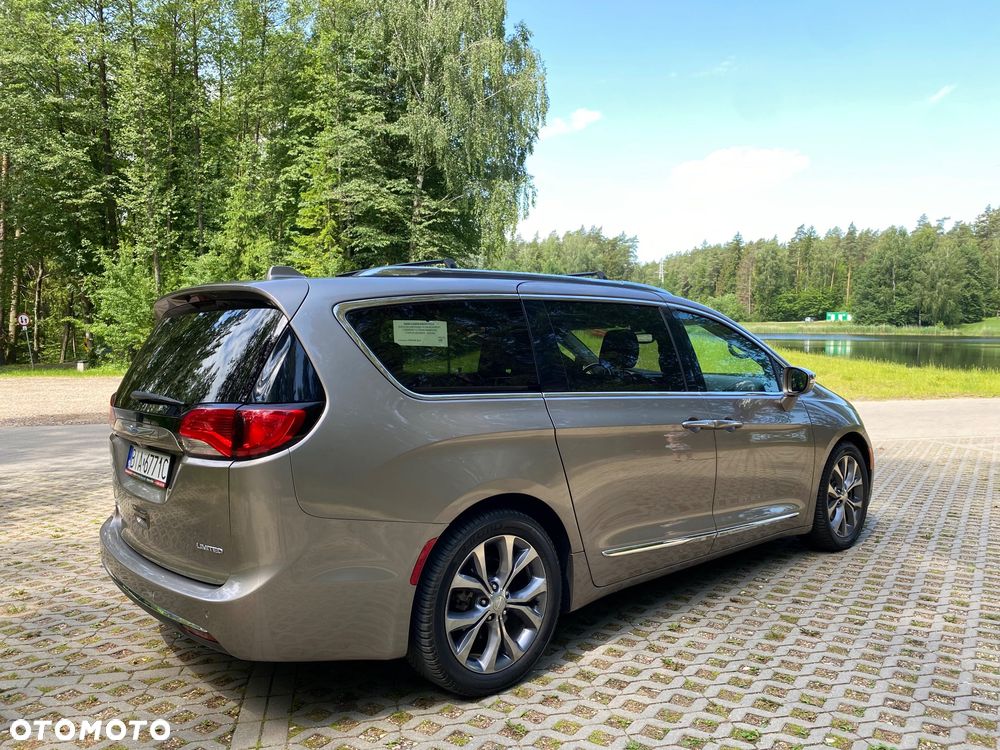 Chrysler Pacifica - 3