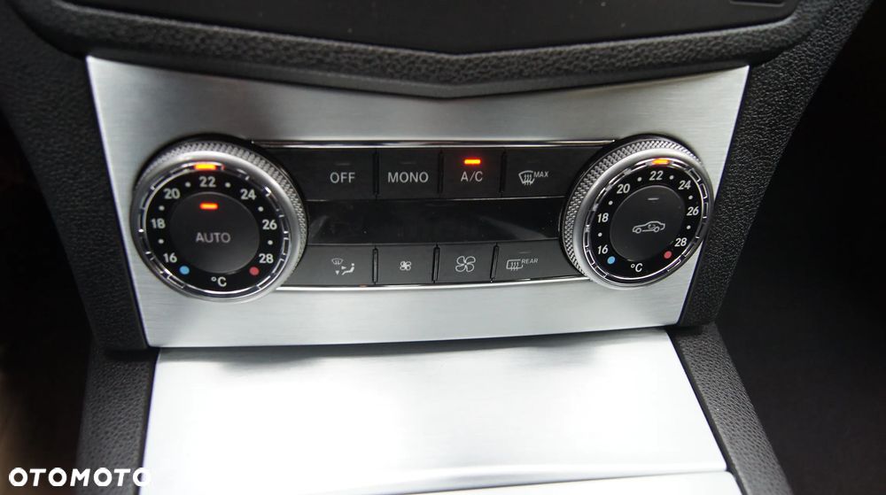 Mercedes-Benz Klasa C 220 T CDI DPF Automatik Avantgarde - 31