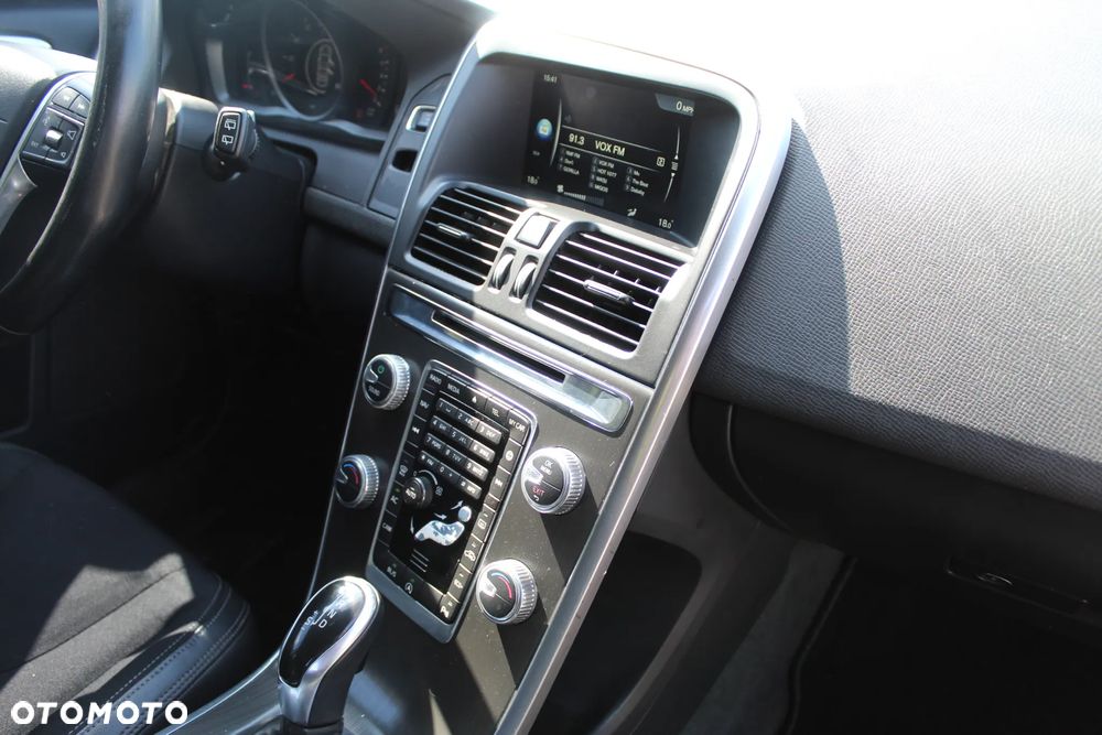 Volvo XC 60 T5 Drive-E Momentum - 25