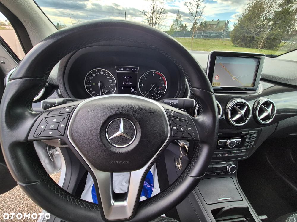 Mercedes-Benz Klasa B 180 CDI (BlueEFFICIENCY) 7G-DCT - 31