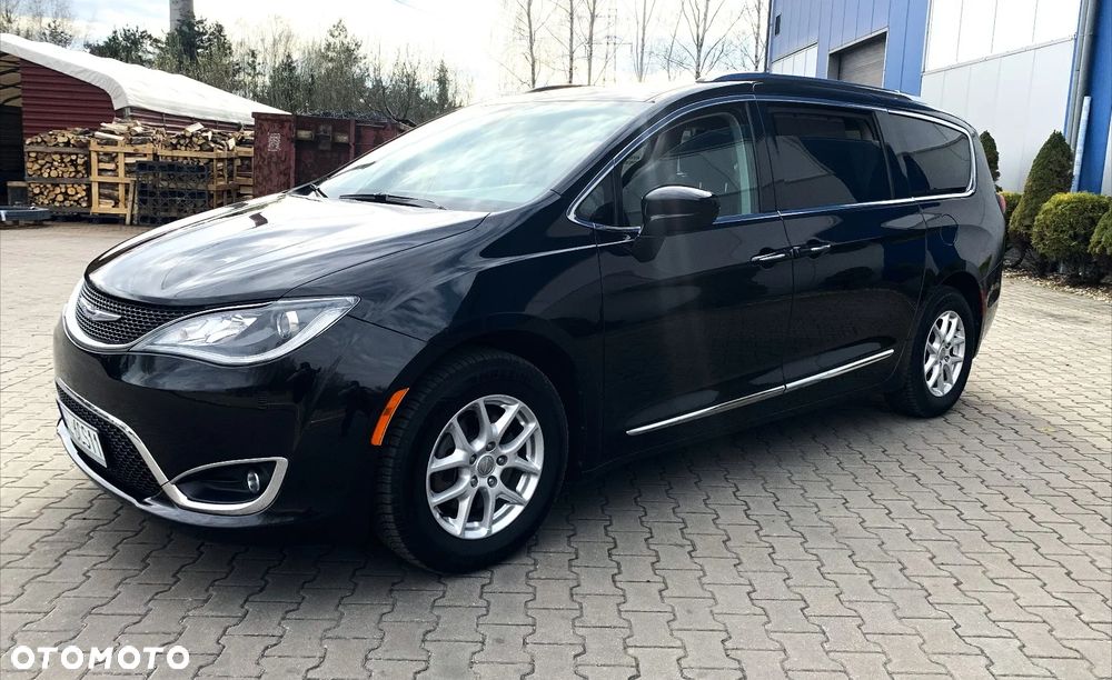 Chrysler Pacifica - 5