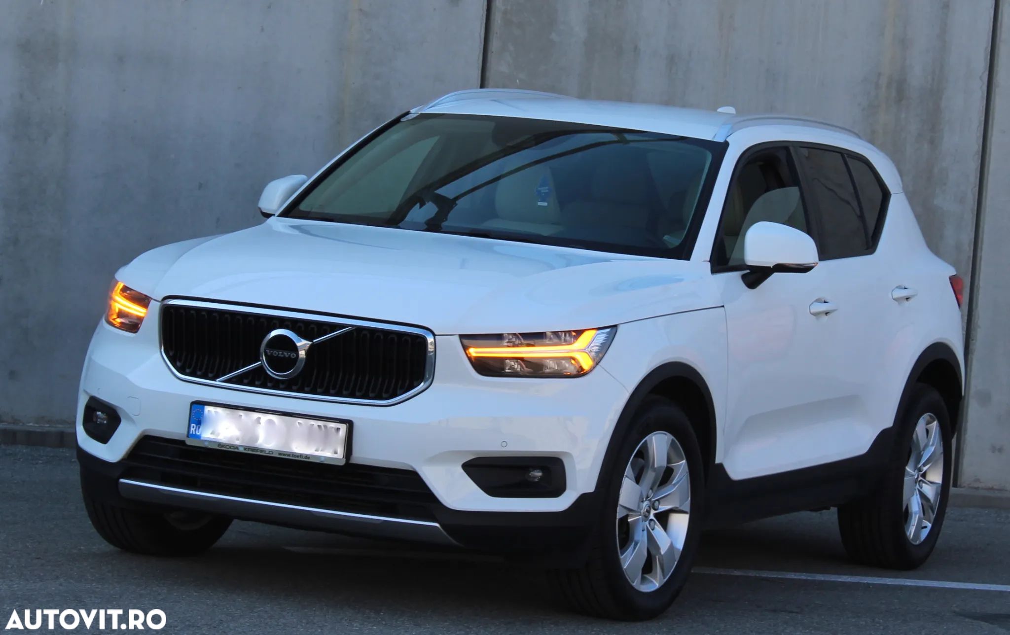 Volvo XC 40 D4 AWD Geartronic Momentum Pro - 1