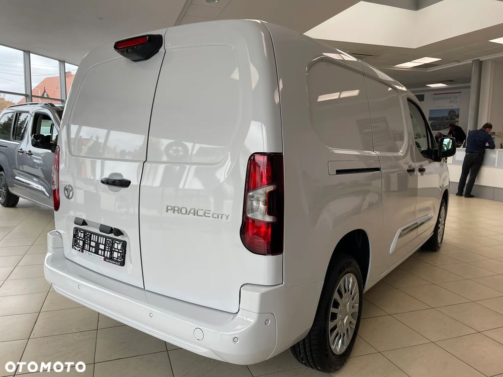 Toyota Proace City - 7