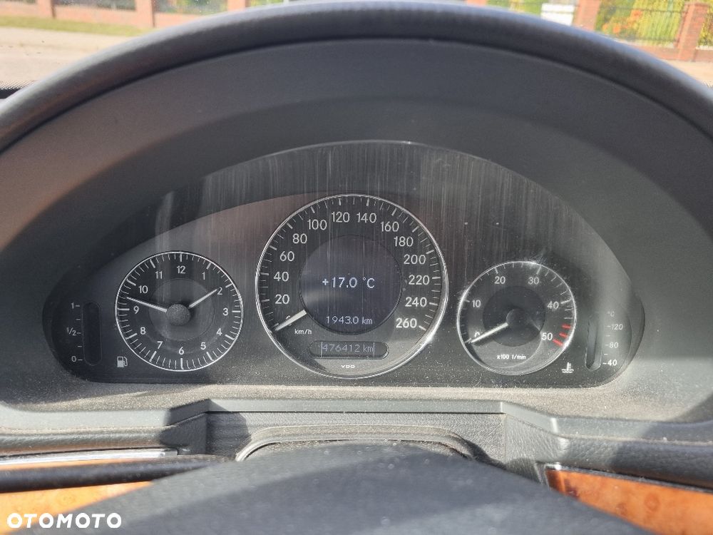Mercedes-Benz E-Class 2005 photo 2