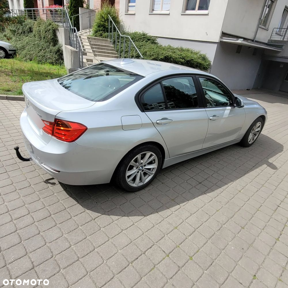 BMW Seria 3 328i xDrive - 10