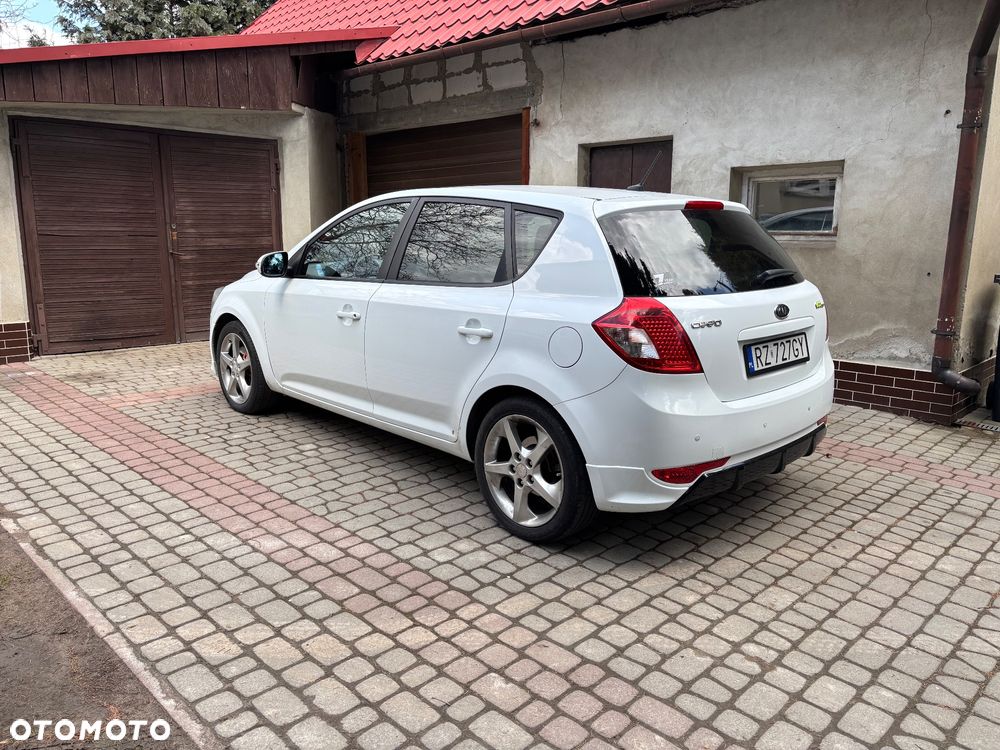 Kia Ceed - 8