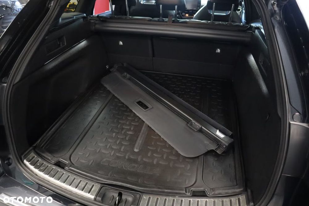 Toyota Corolla 2.0 Lounge - 18