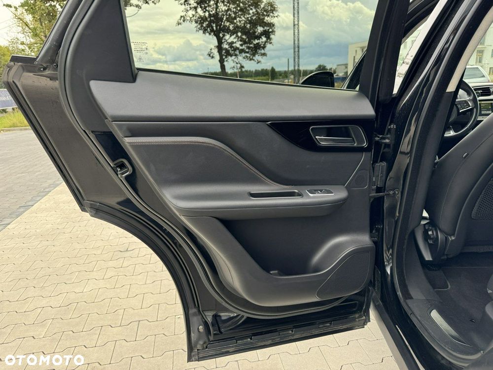 Jaguar F-Pace 2.0 i4D AWD Prestige - 29