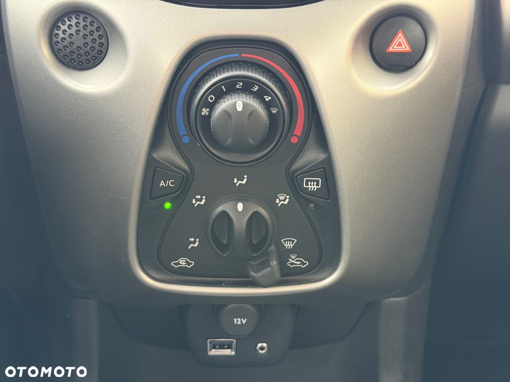 Toyota Aygo x-clusiv - 24