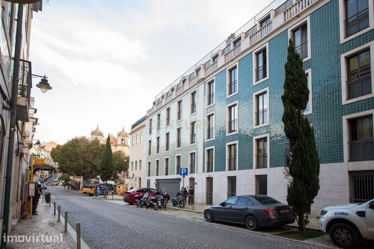 Loft T1 com jardim e garagem na Rua das Janelas Verdes - Grande imagem: 2/27