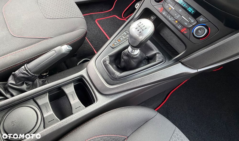 Ford Focus - 33