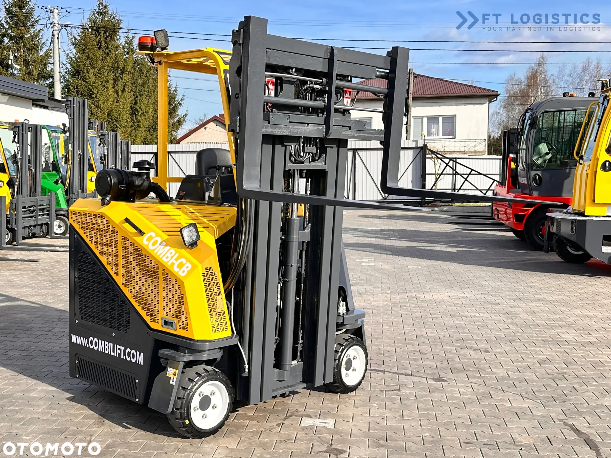 Combilift C3000CB / GAZ / TRIPLEX / 4900MM / WOLNY SKOK / POZYCJONER / PRZESUW WIDEŁ / JAK NOWY - 17