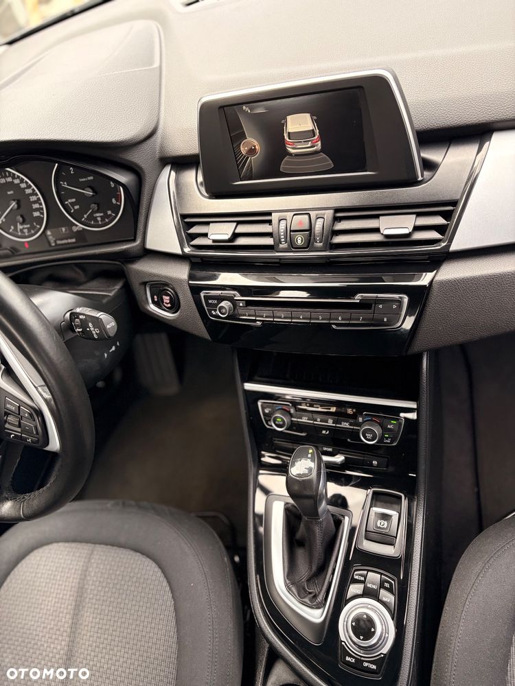 BMW Seria 2 216d - 28