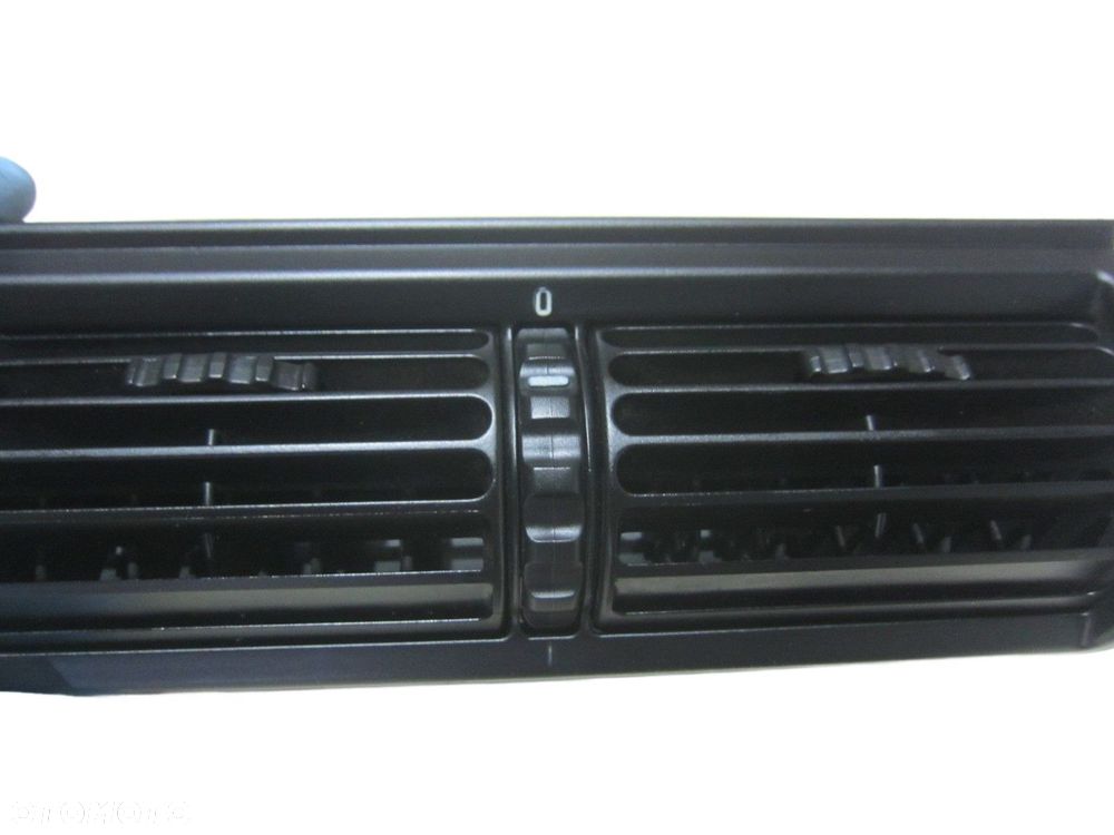BMW Z3 E36 KRATKA WENTYLACYJNA W DESKE ŚRODKOWA NAWIEWU WLOT 64228397713 - 1