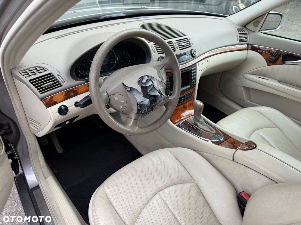 Mercedes-Benz Klasa E 500 4-Matic T Elegance - 24