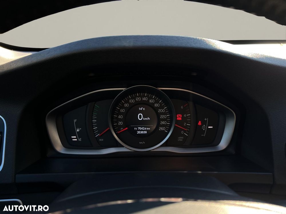 Volvo S60 D2 Momentum - 24