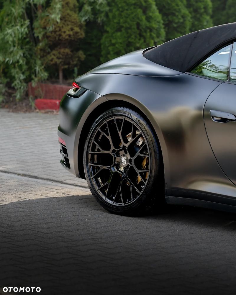 Porsche 911 Carrera 4 Cabrio - 23