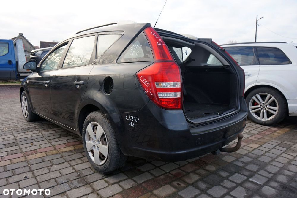 KIA CEED I KOMBI 2009 1K 1.6 CRDI D4FB 115KM S817 CZARNY na części - 3