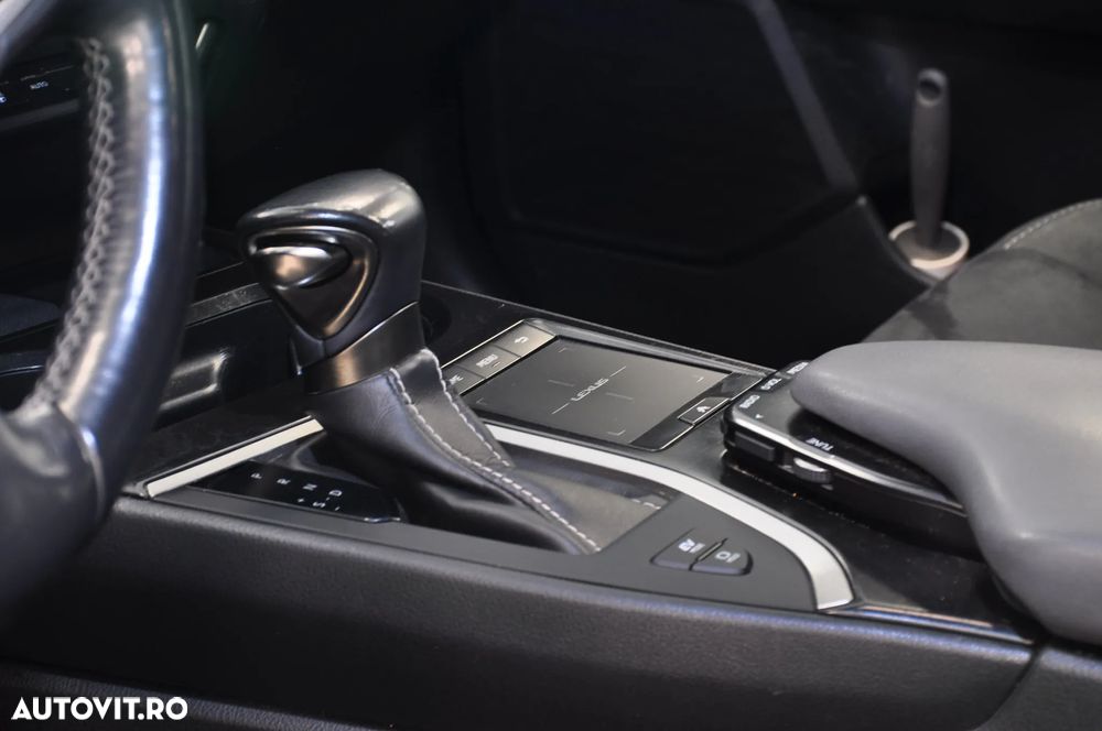 Lexus UX 250h FWD Executive - 10