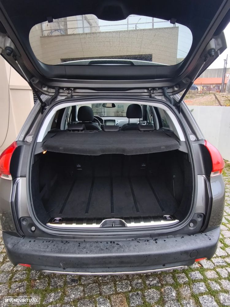 Peugeot 2008 1.2 PureTech Allure - 23