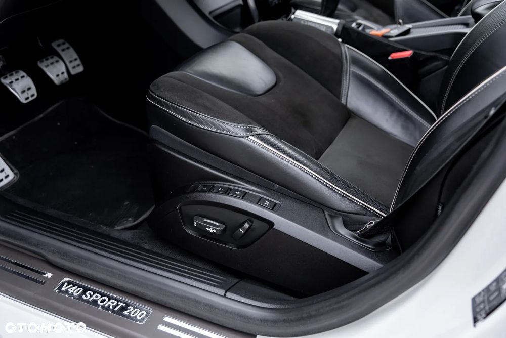Volvo V40 - 23