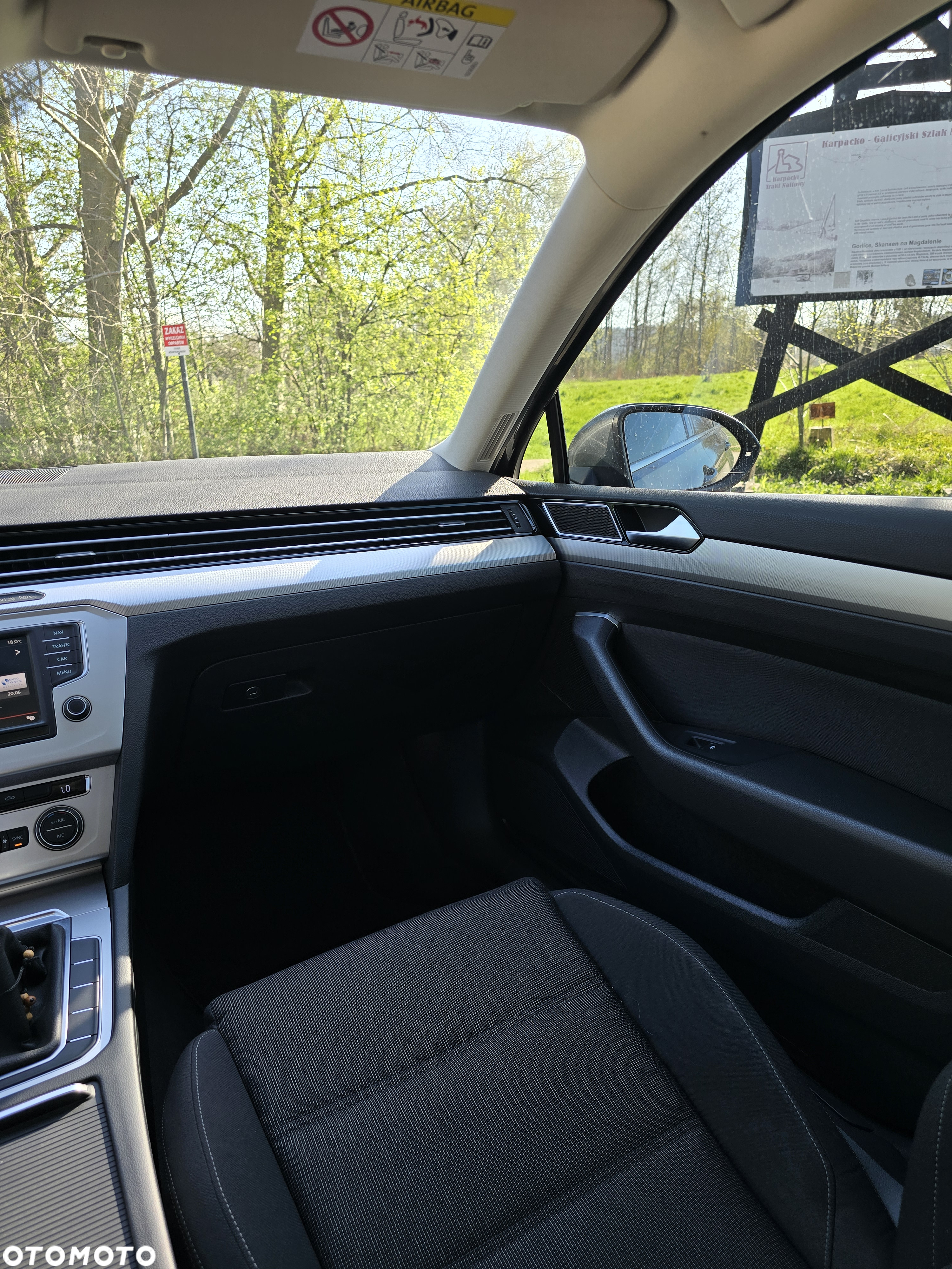 Volkswagen Passat 1.6 TDI BMT Comfortline - 18