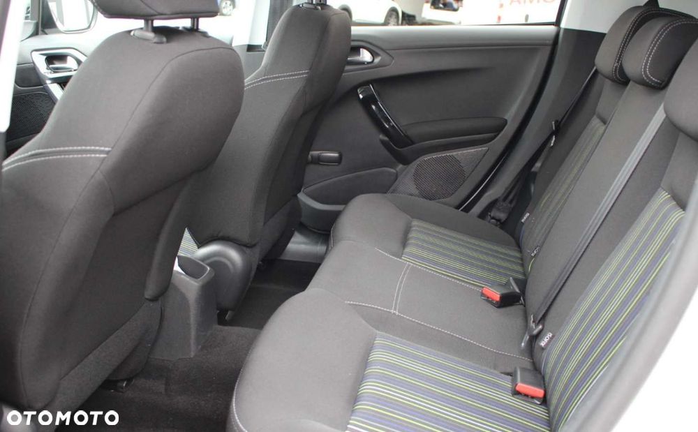 Peugeot 208 - 14